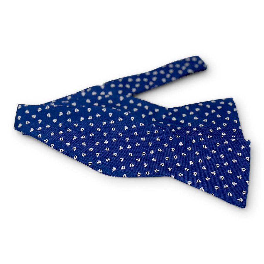 Sailboats: Bow - Navy